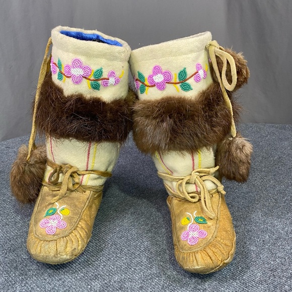 Handmade Shoes - Vintage Mukluks Women’s 8 Handmade Beaded Fur Trimmer Deerskin White Pink Green